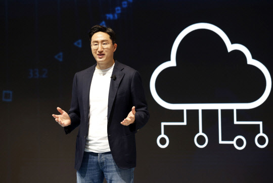 지난 5일 미국 라스베이거스 'CES 2022' 현장에서 개최된 현대중공업그룹 프레스컨퍼런스에서 현대중공업지주 정기선 대표가 그룹의 미래비전인 'Future Builder'를 소개하고 있는 모습. <현대중공업 제공>